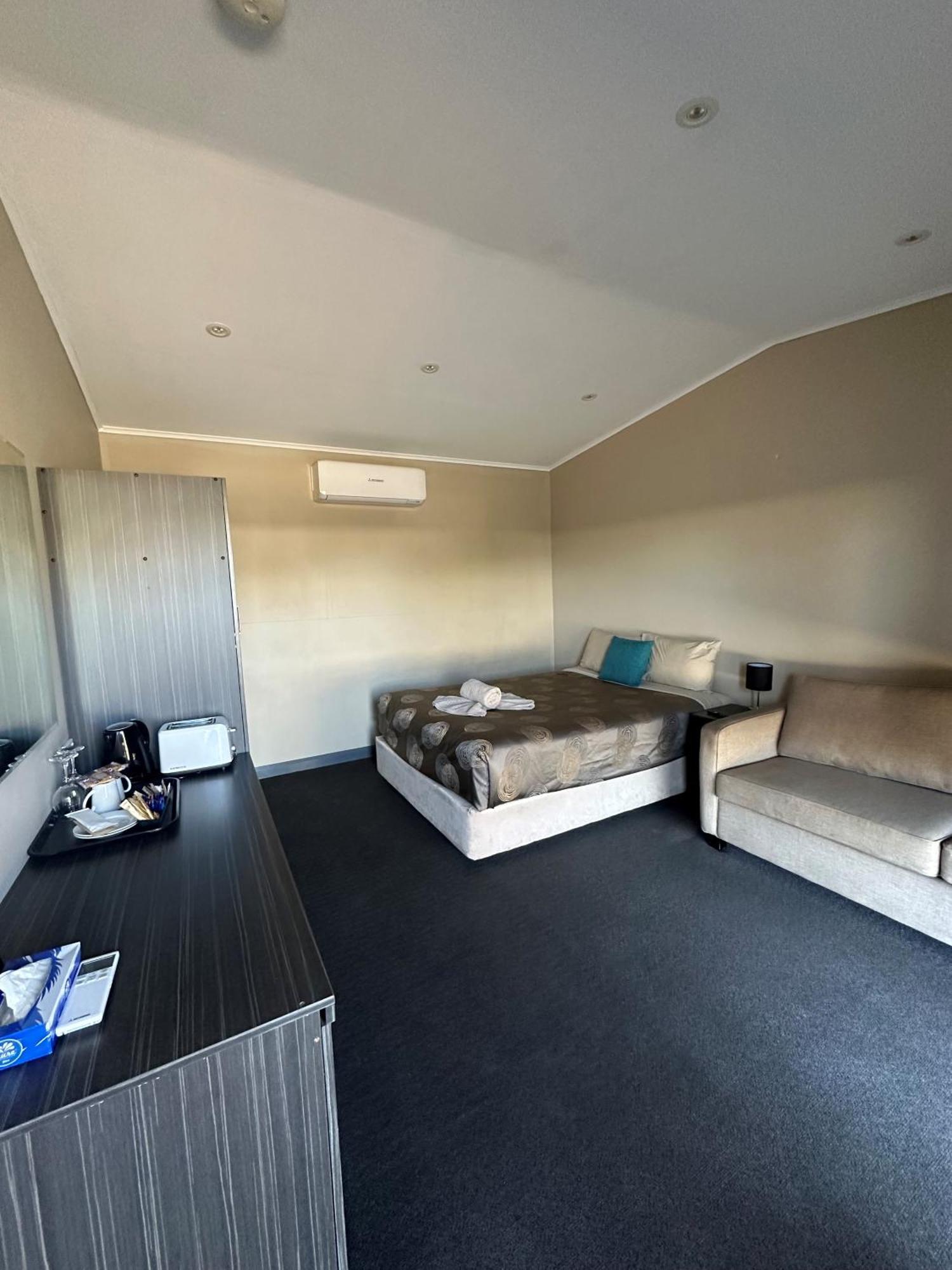 Copper City Motel โคบาร์ ภายนอก รูปภาพ