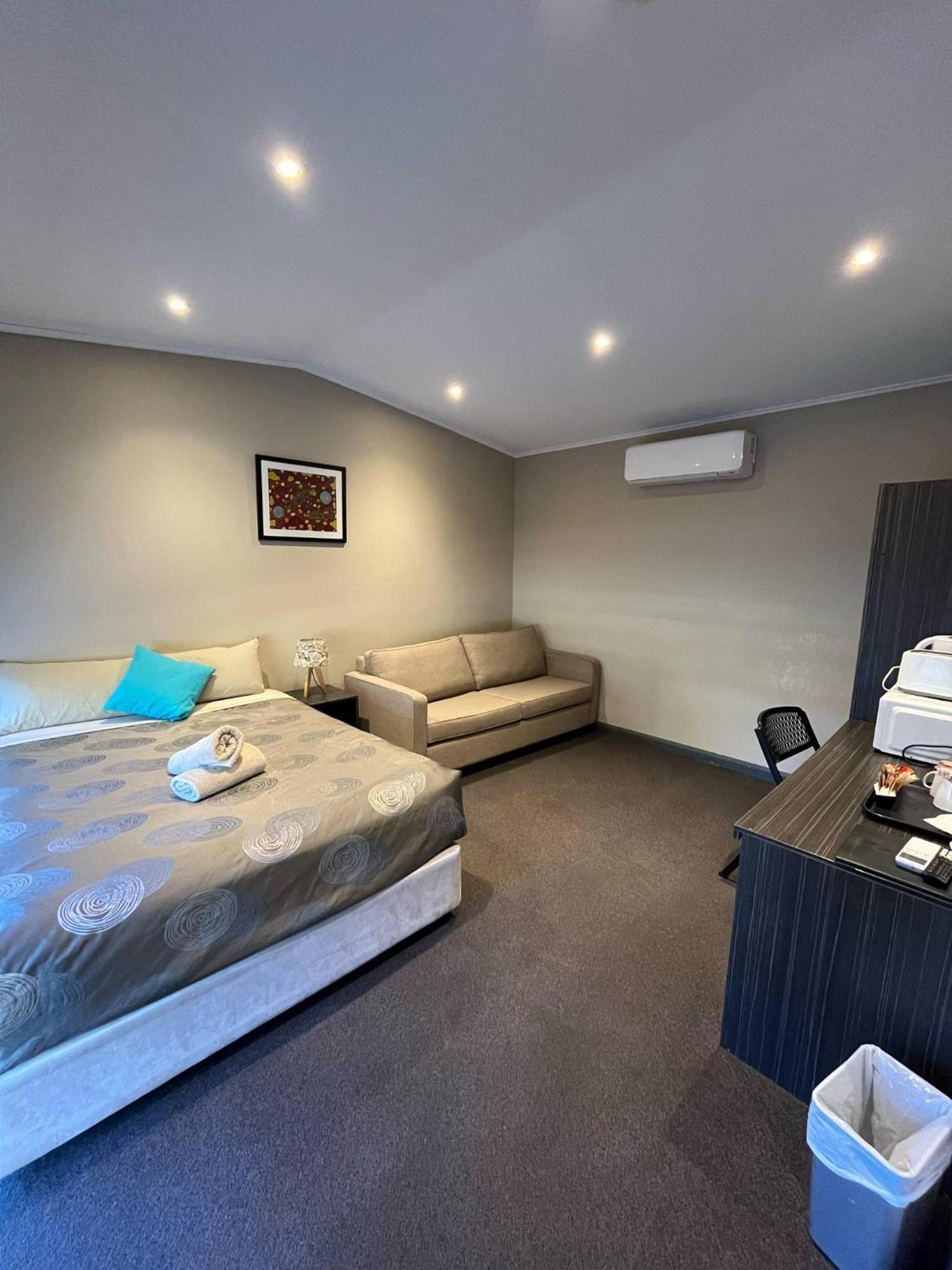 Copper City Motel โคบาร์ ภายนอก รูปภาพ
