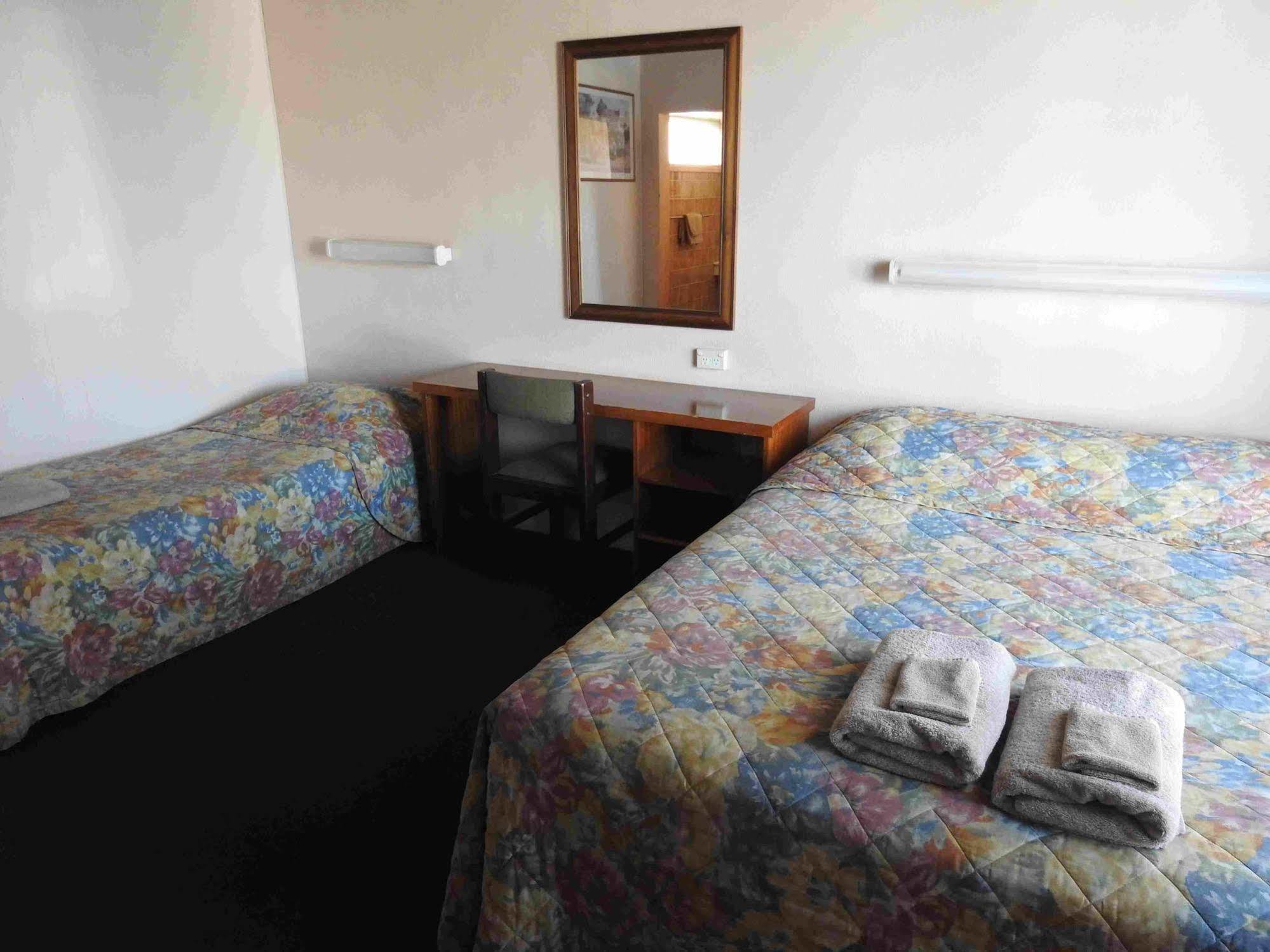 Copper City Motel โคบาร์ ภายนอก รูปภาพ