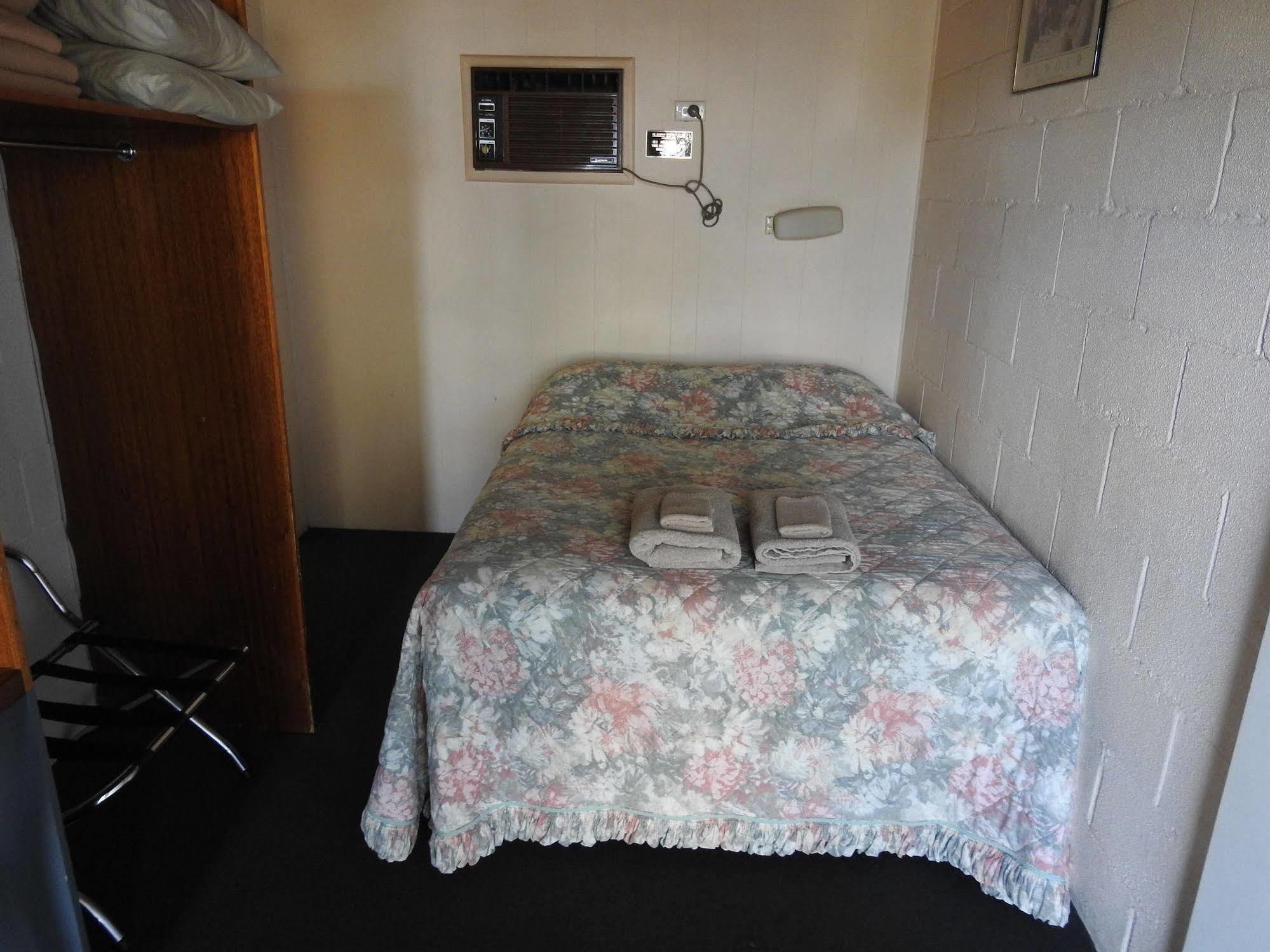 Copper City Motel โคบาร์ ภายนอก รูปภาพ