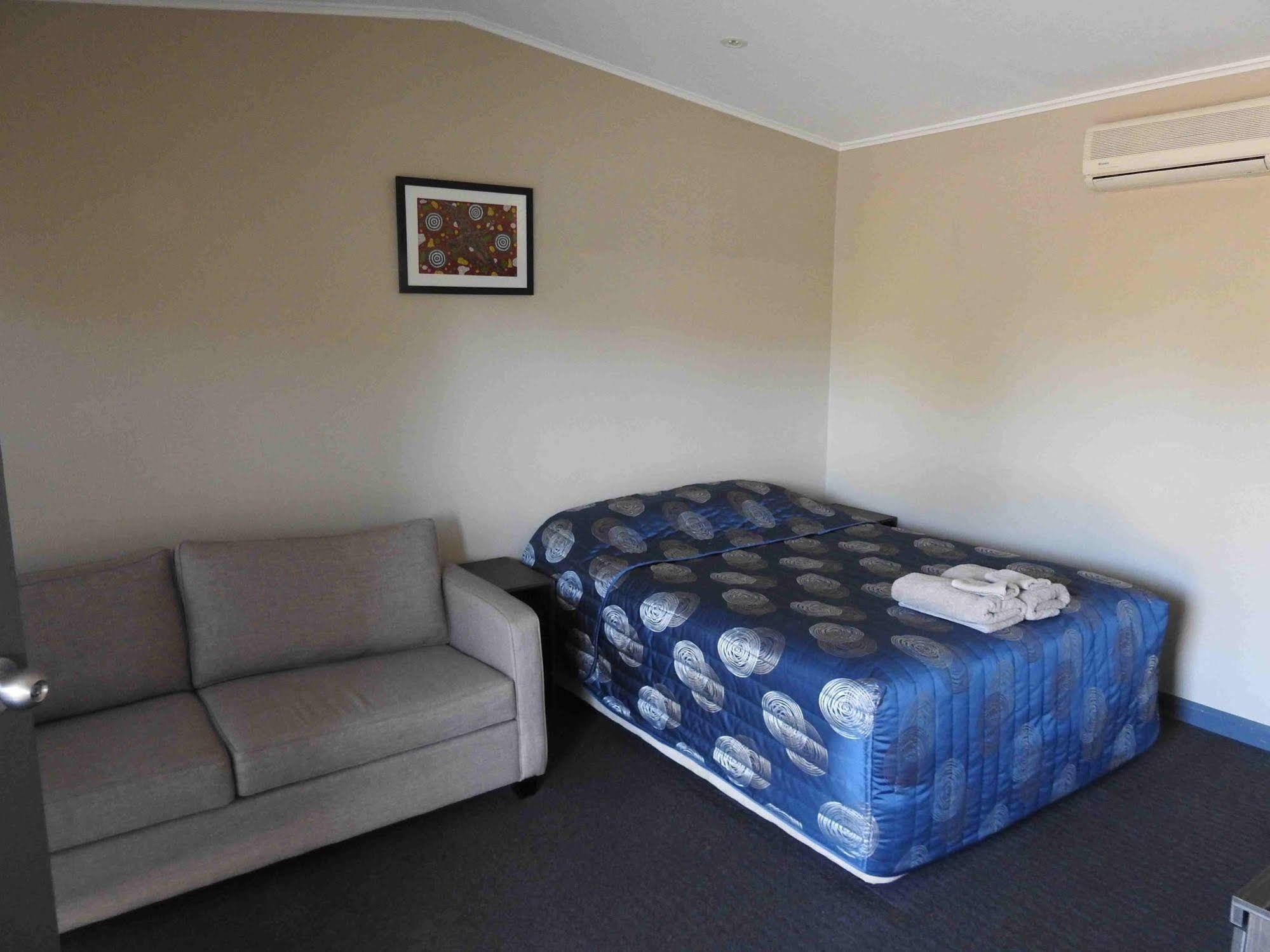 Copper City Motel โคบาร์ ภายนอก รูปภาพ