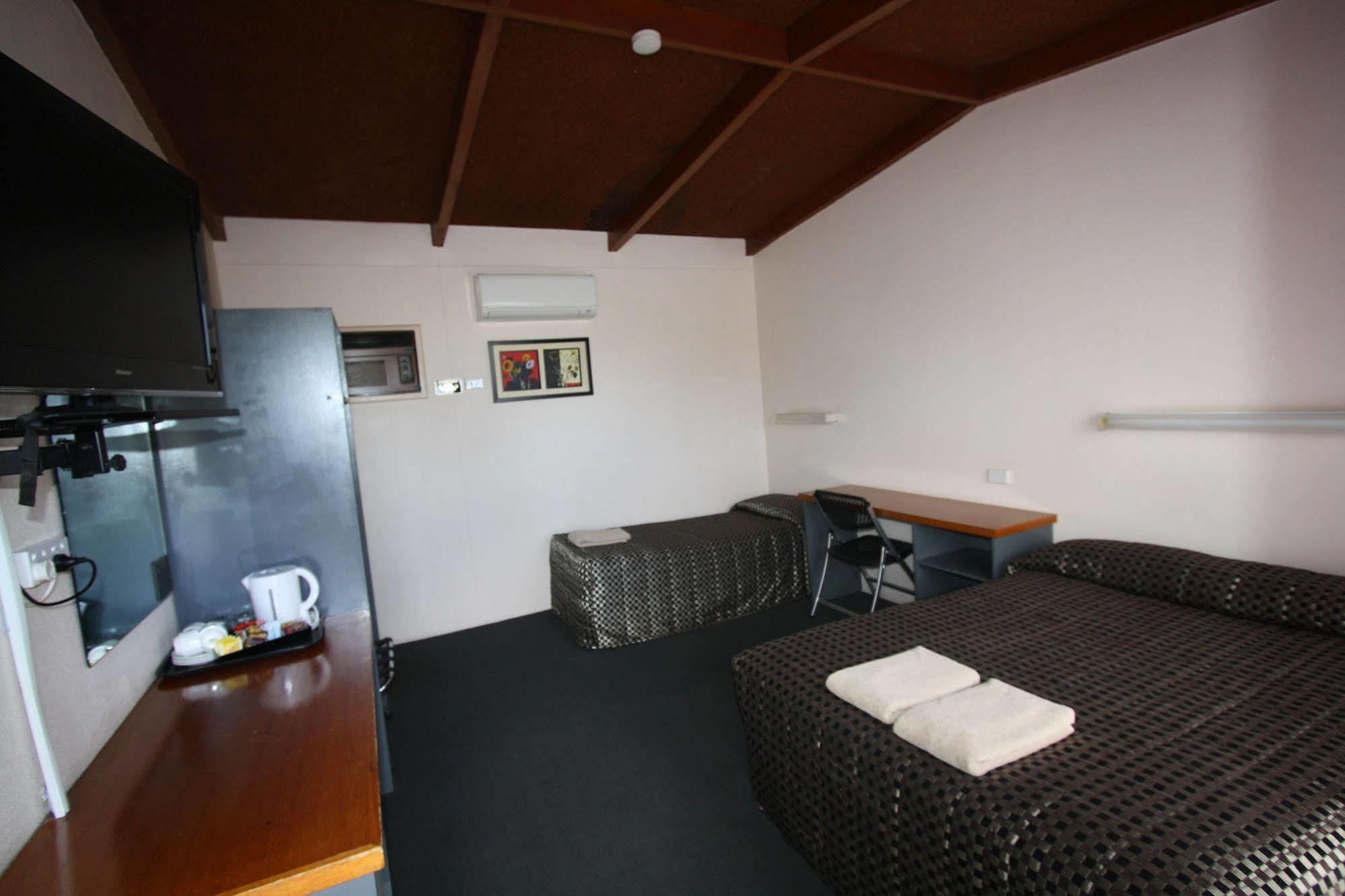Copper City Motel โคบาร์ ภายนอก รูปภาพ