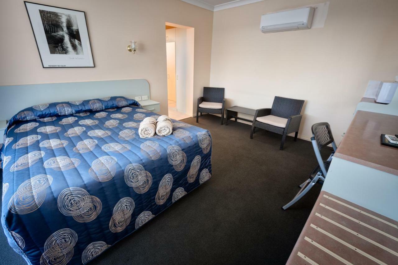 Copper City Motel โคบาร์ ภายนอก รูปภาพ