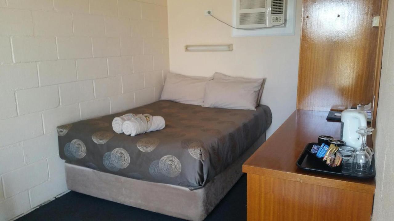 Copper City Motel โคบาร์ ภายนอก รูปภาพ